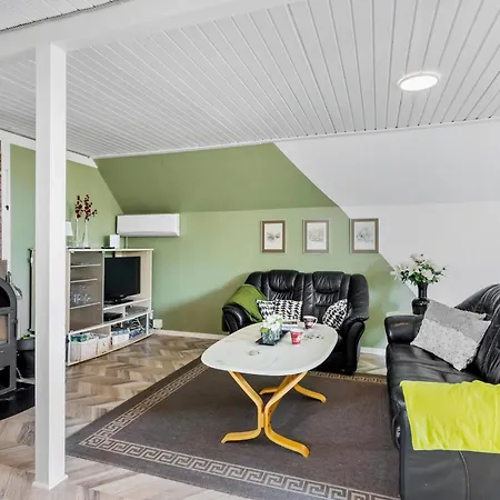 Three-bedroom With Sea View 04 בית נופש