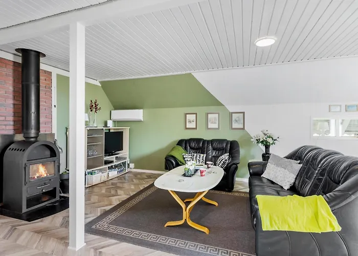 Three-bedroom With Sea View 04 Holiday home